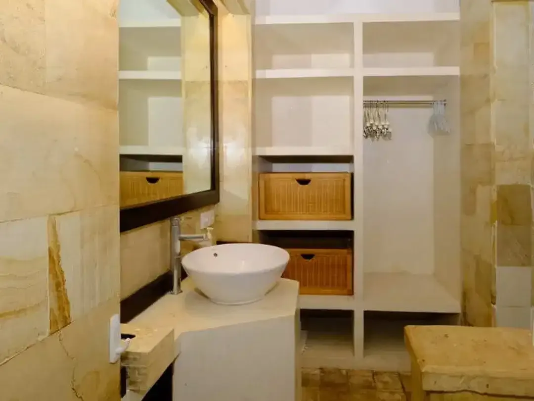 Luxurious Freehold Villa in Batubelig, Seminyak – 2 Minutes to Beach - Image 7 of 10