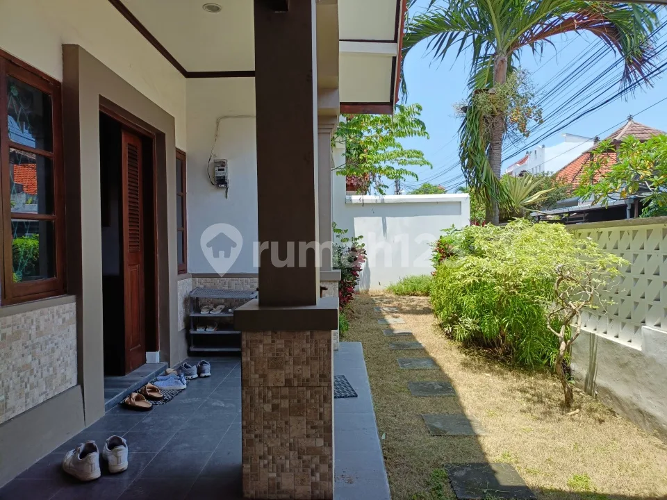 Rumah 1 Lantai Cantik di Taman Griya Dekat Klub Jimbaran - Image 3 of 4