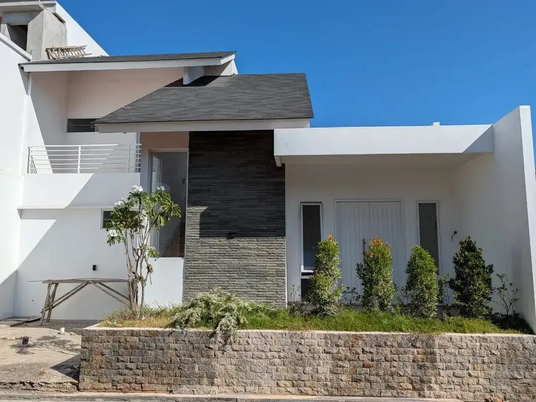 BRAND NEW MODERN VILLA IN UNGASAN - Image 1 of 10