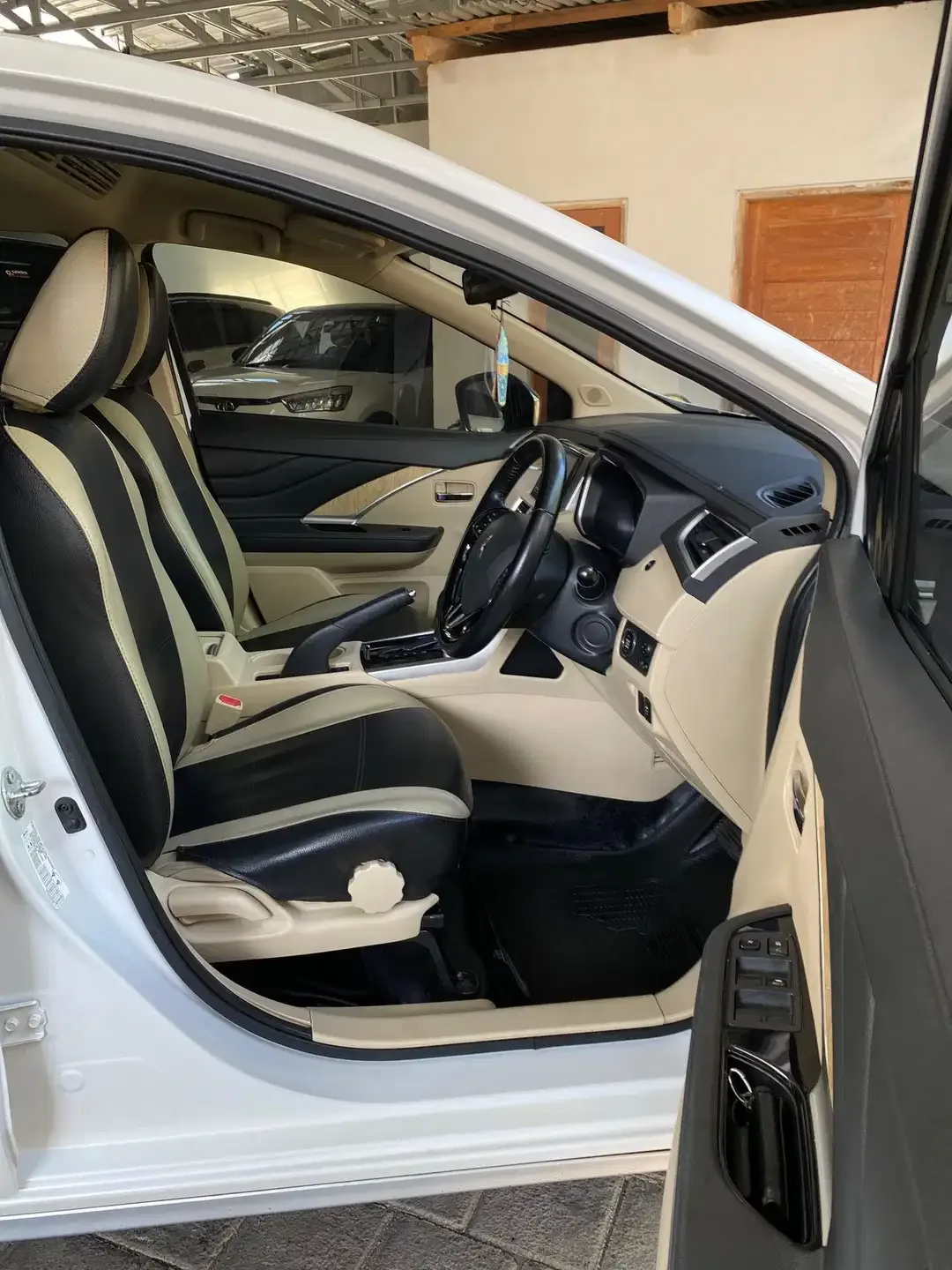 Mitsubishi Xpander Ultimate 1.5 Matic 2021 - Image 8 of 10
