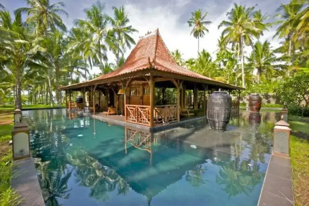 LUXURIOUS BEACH FRONT WOODEN VILLA - Image 9 of 10