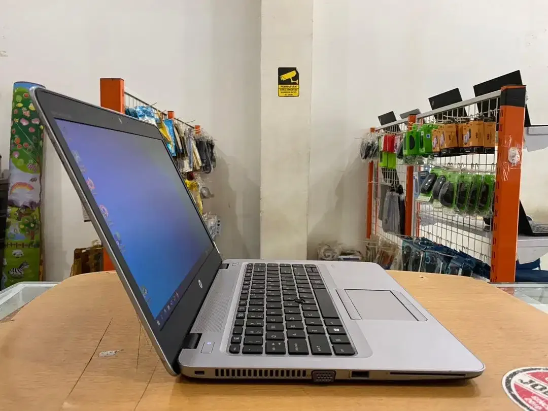 HP Elitebook 745 G4 Amd Pro A10 Ram 8GB SSD 128GB Slim Mulus Murah - Image 3 of 10