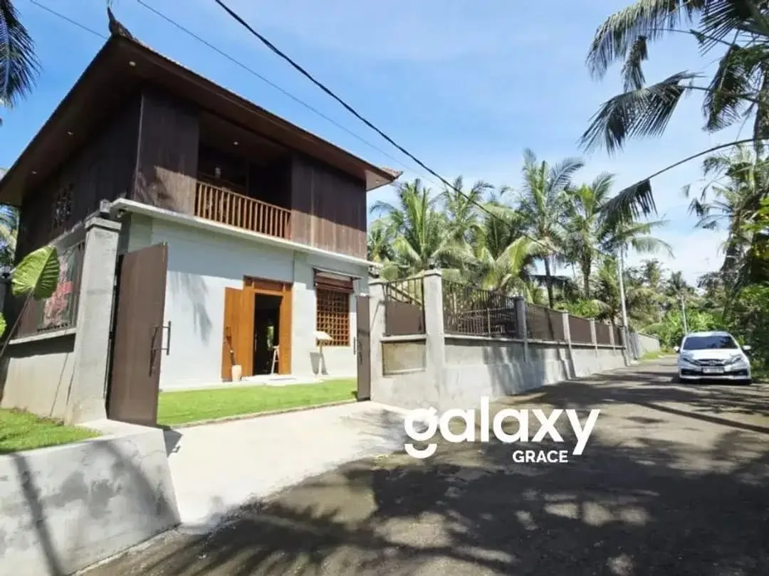 SUBLEASE BISTRO & A WOODEN HOUSE - PANTAI SABA GIANYAR - Image 1 of 10