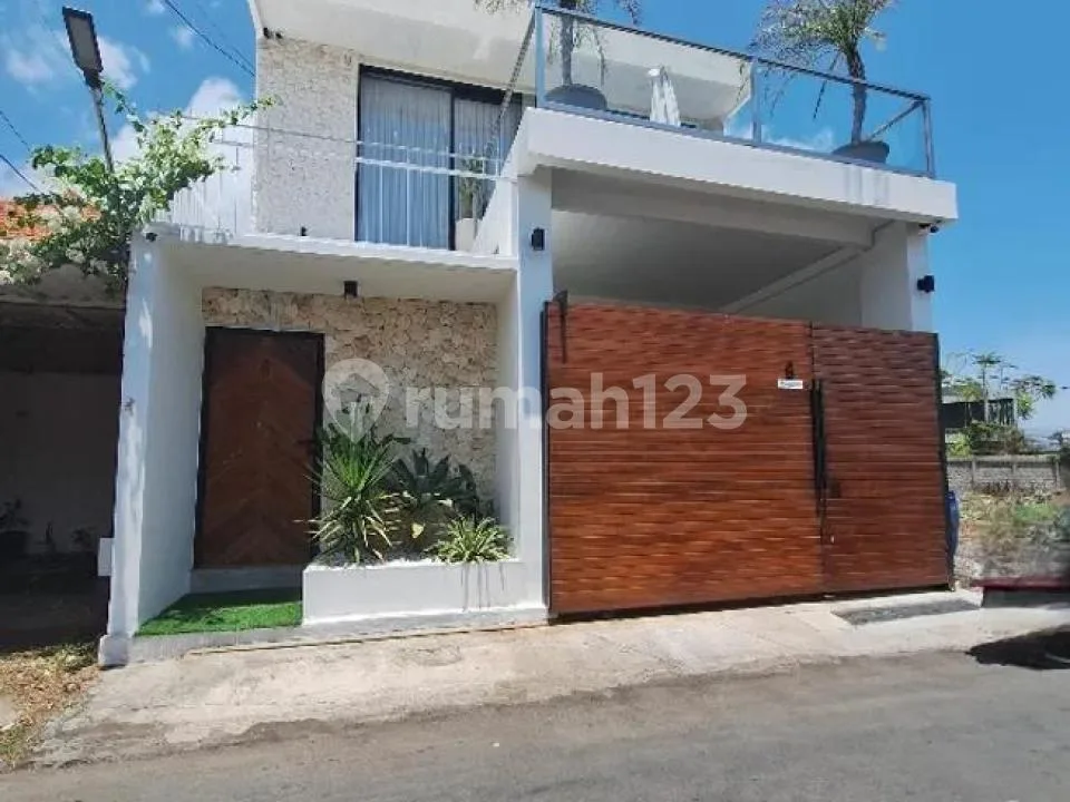 Akses Mudah & Lokasi Bernilai - Villa Dekat Sunset Road dan Pura Mertasari - Image 1 of 4
