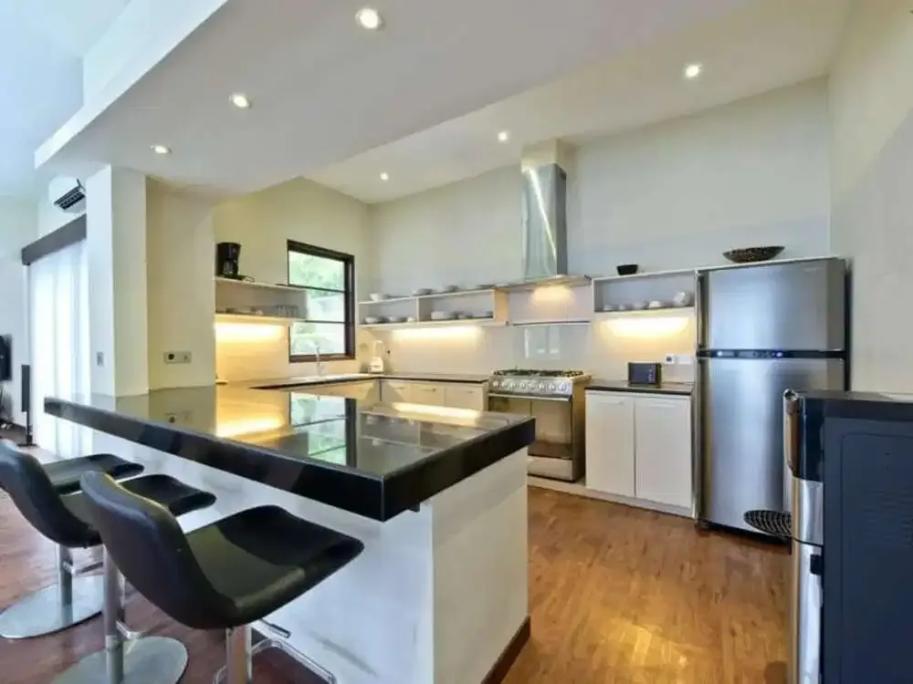 Luxury villa for sale, walk to Mertasari beach Sanur, Denpasar Bali - Image 5 of 10