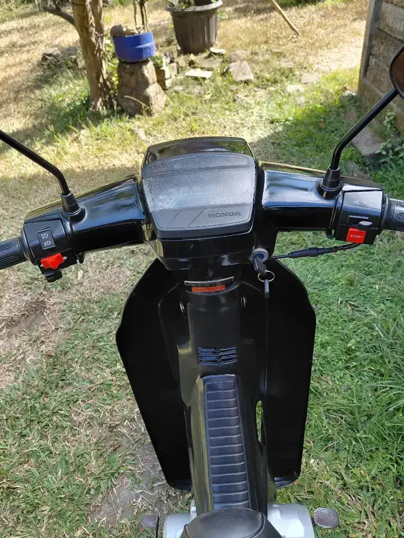 Astrea Prima 1990 - Image 7 of 8