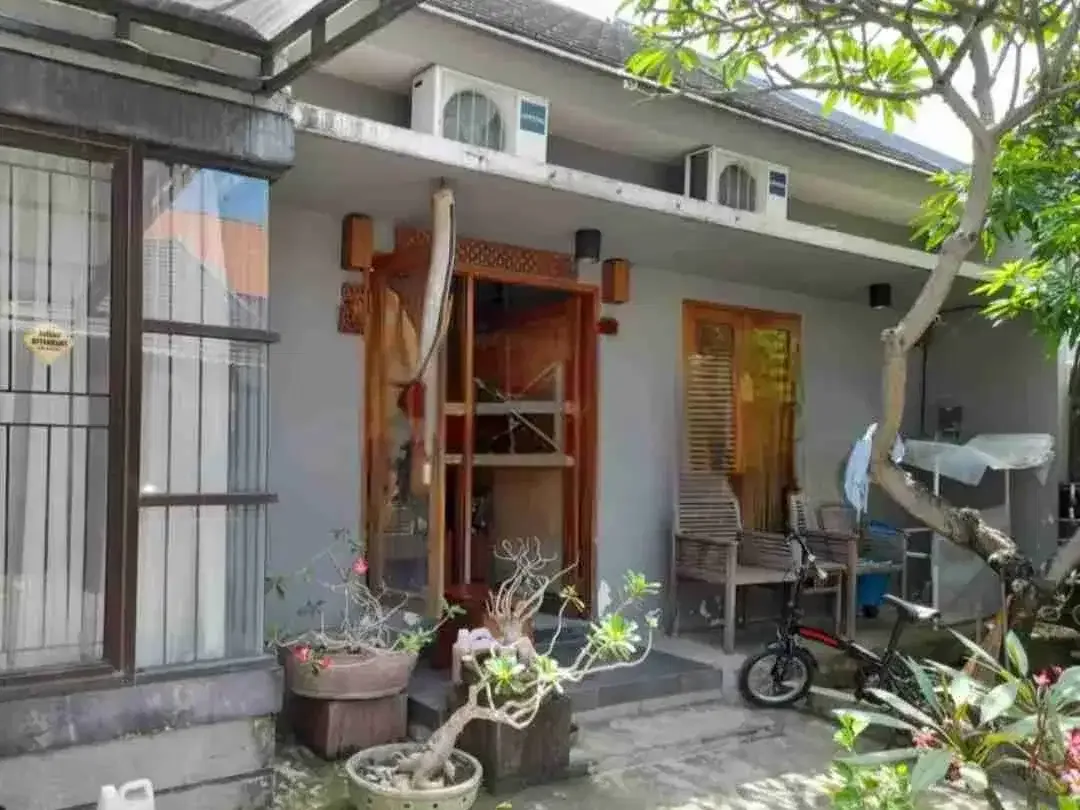 Rumah 3 kamar perum cempaka sari one gate system strategis furnished SHM - Image 1 of 8