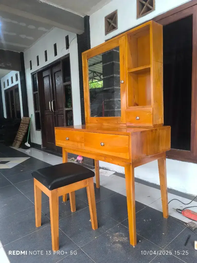 Meja rias bahan kayu - Image 2 of 3
