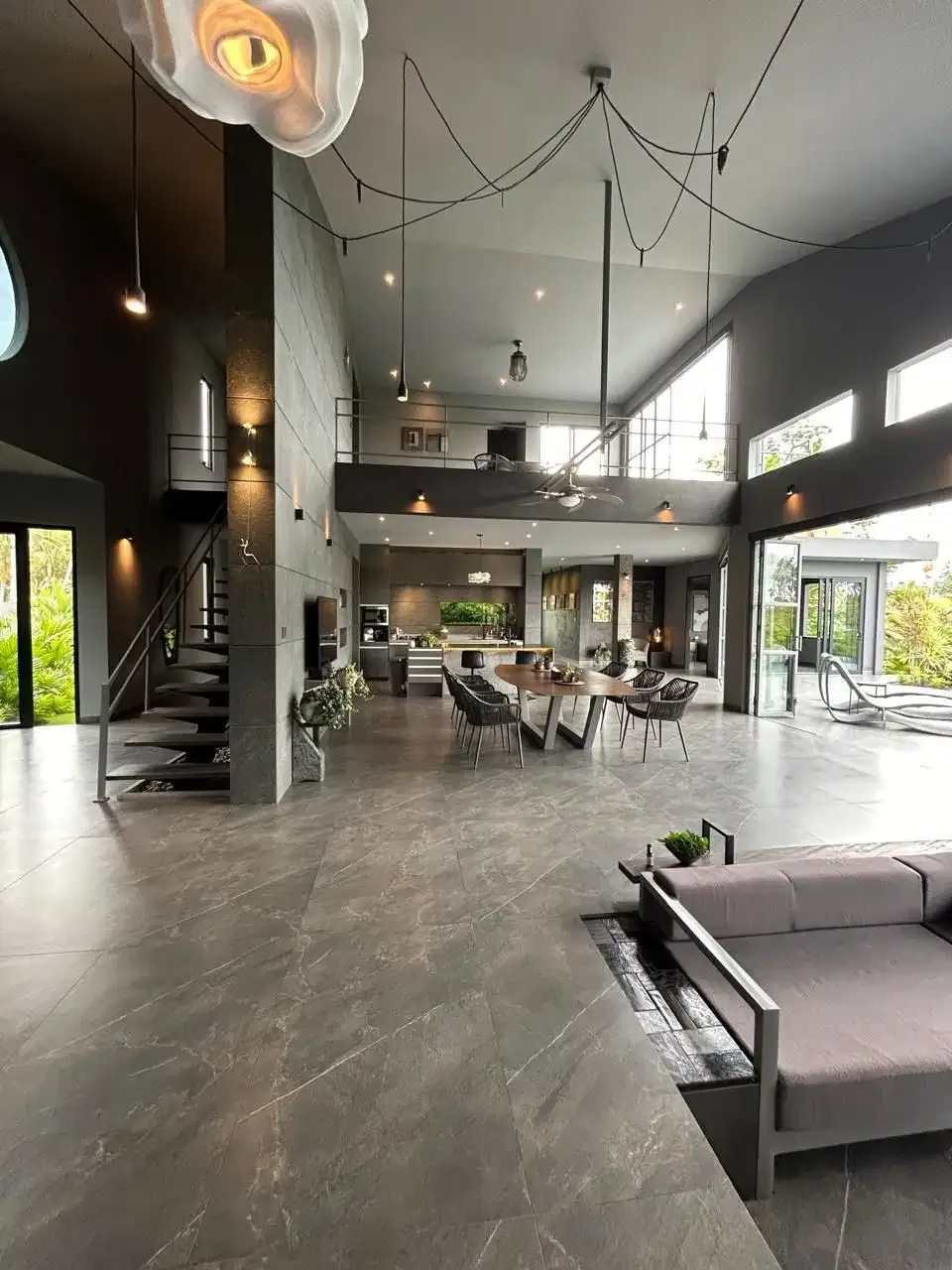 JUAL VILLA MEWAH MODERN DI UBUD FULLY FURNISHED - Image 4 of 10