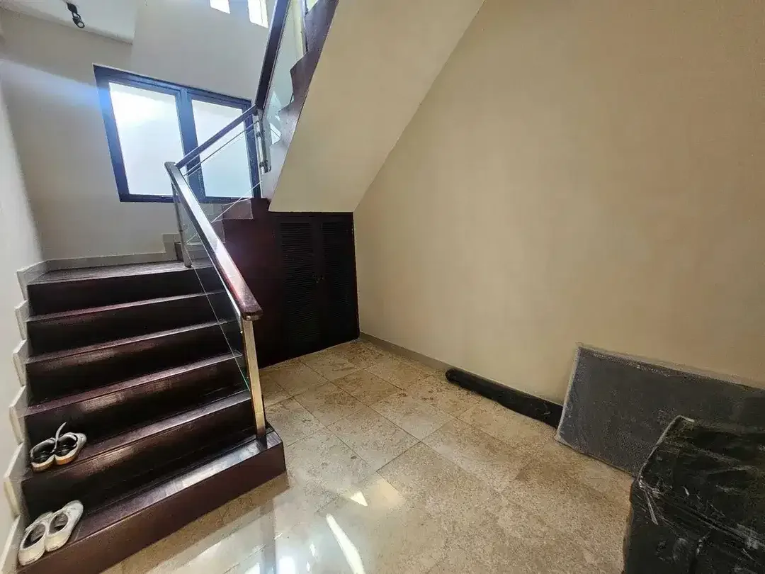 Dijual/disewakan villa lantai 2 lokasi umalas kerobokan - Image 2 of 10