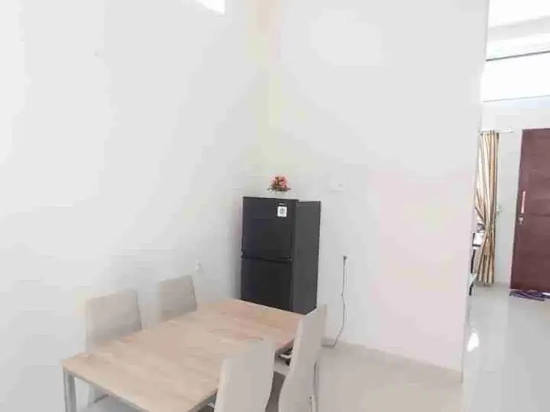 Sewa Tahunan Rumah Furnished 1lt Lokasi Jl Kuwum, Umalas Bali area Hunian Strategis dekat Pantai canggu - Image 2 of 10