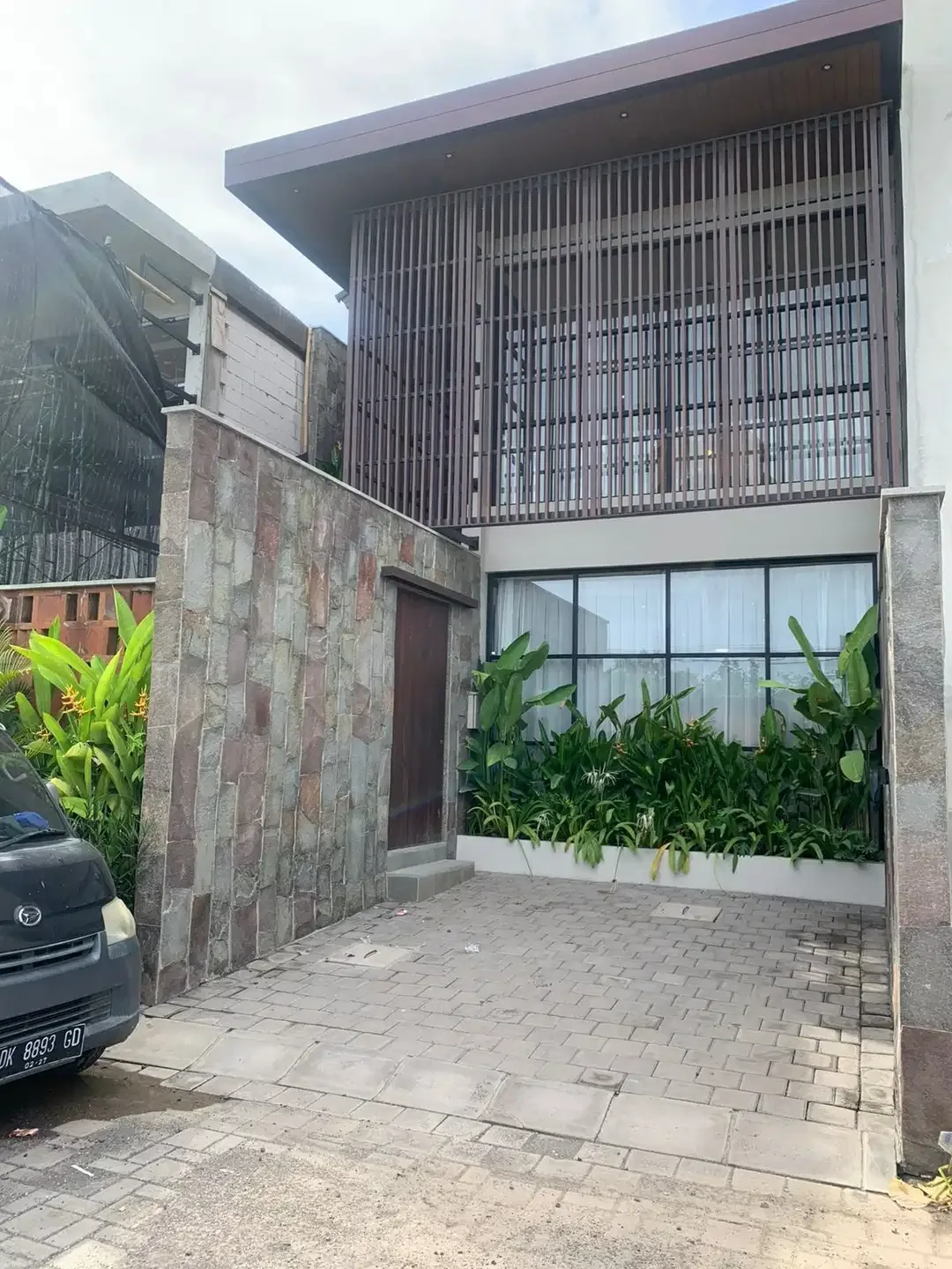 BRAND NEW 3 BR FULL FURNISHED VILLA IN CENTER BATUBOLONG CANGGU - Image 1 of 8