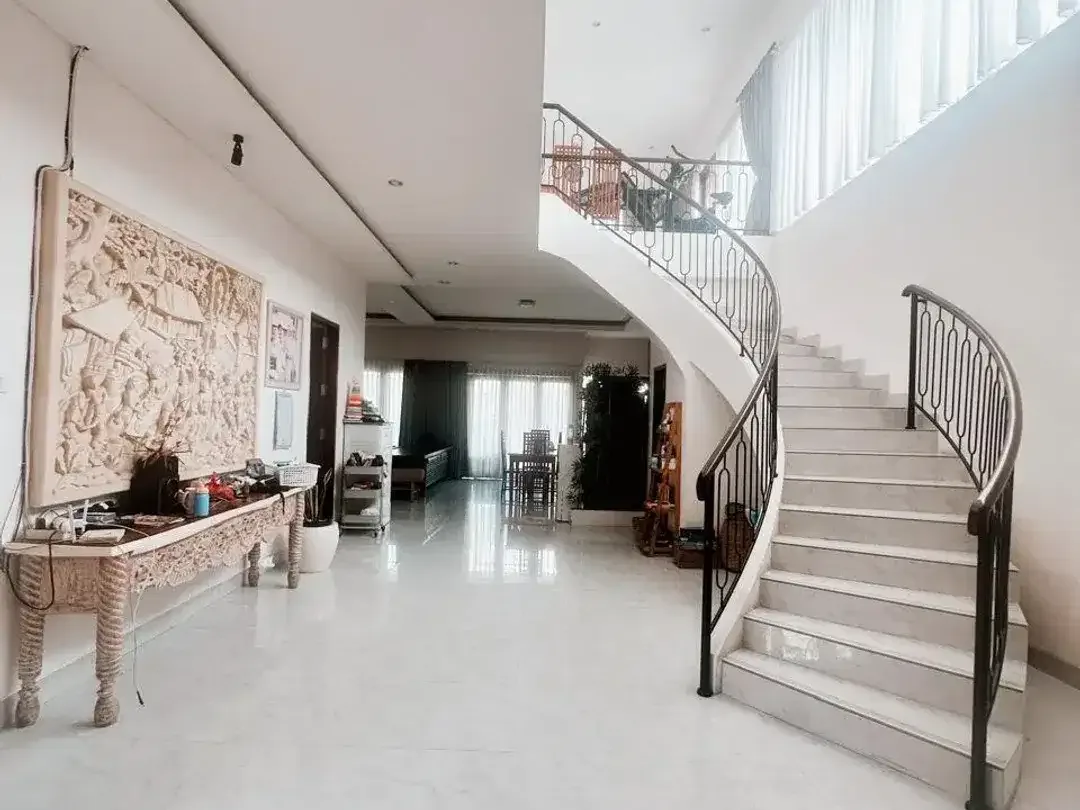5 Bedroom House for sale in Canggu, Bali - Image 1 of 9