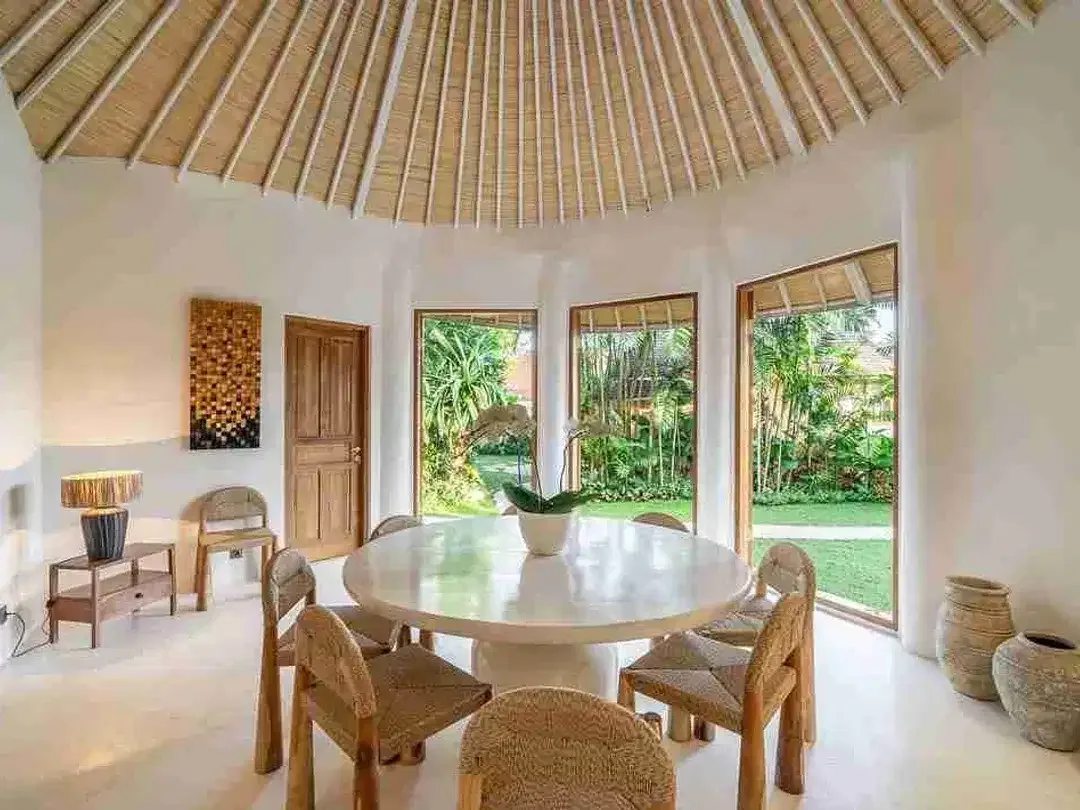 6 BEDROOMS KUNTI VILLA SEMINYAK FOR LONG LEASE SALE - Image 6 of 10