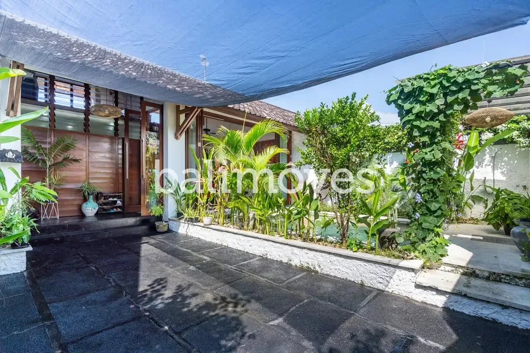 Villa Modern Cantik dengan Tiga Kamar Tidur di Sanur - Image 3 of 10