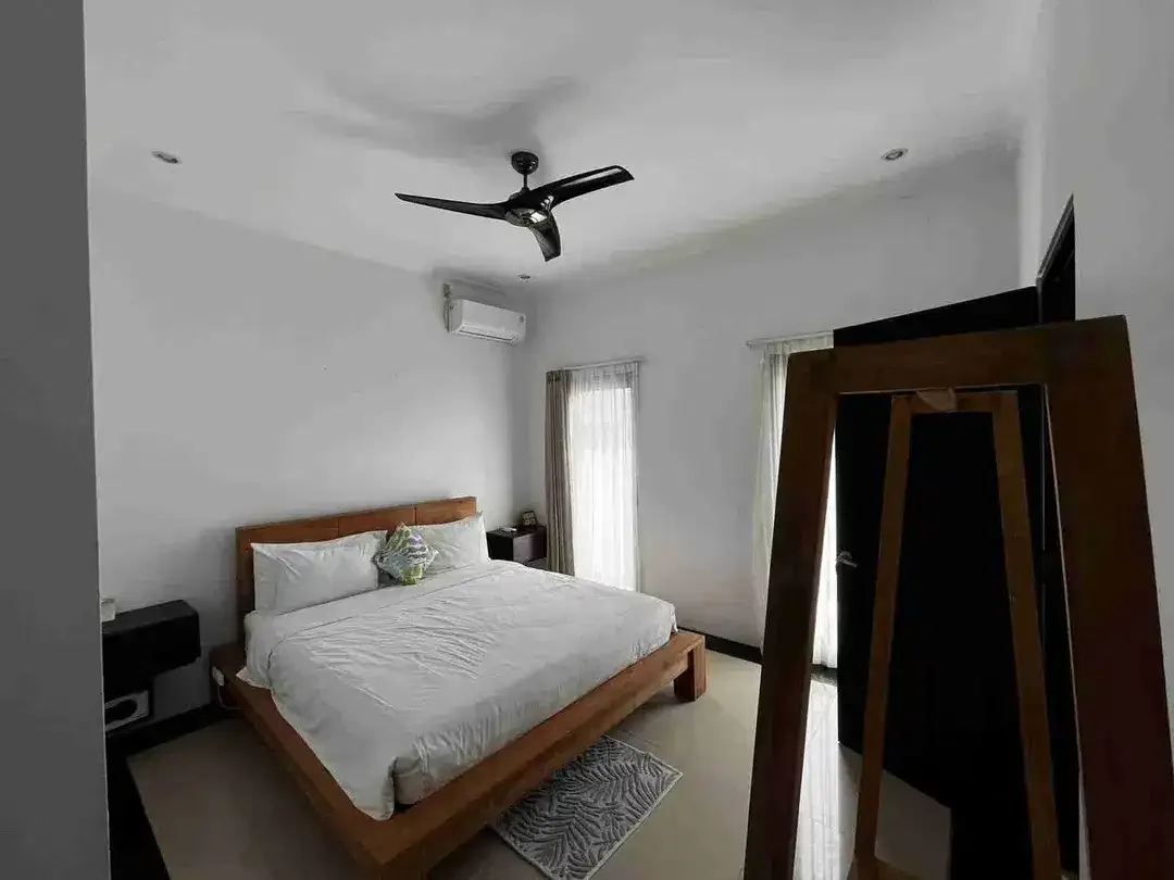 RUMAH MEWAH DUA LANTAI DI CENTRAL KUTA JALAN KUBU ANYAR - Image 6 of 10