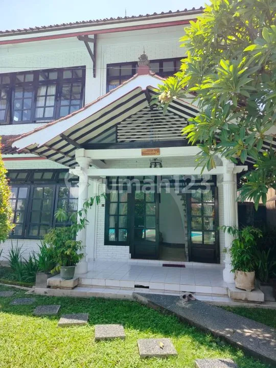 Disewakan Villa 4BR Strategis Dekat Plaza Renon Denpasar Bali - Image 1 of 4