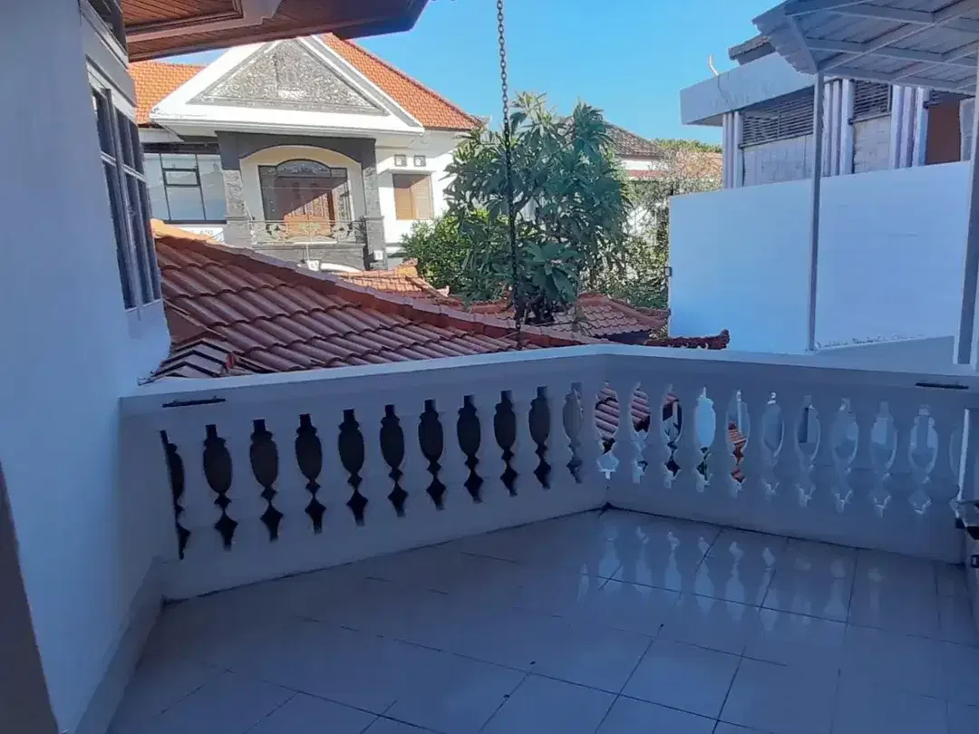 For Sale House  Dijual rumah semi villa  lantai 2 area tuban semi furnish dekat bandara ngurah rai badung - Image 5 of 10