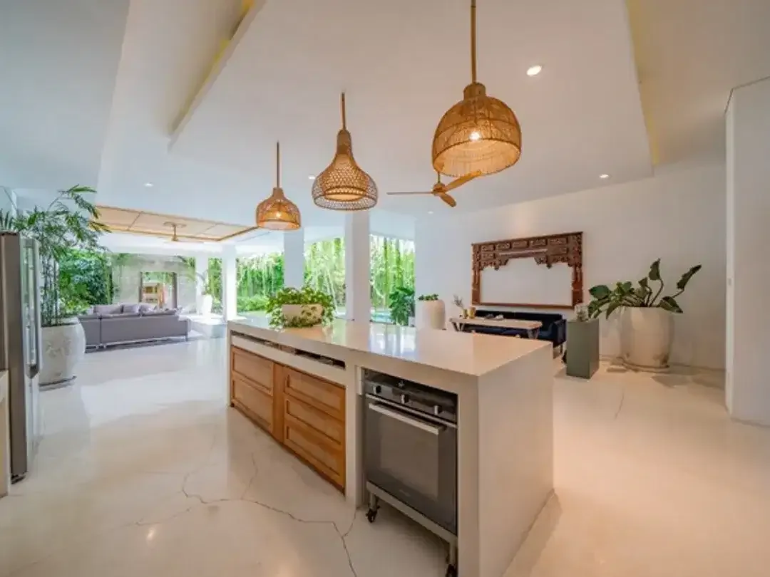 Luxury Villa For Sale in Umalas - Image 7 of 10