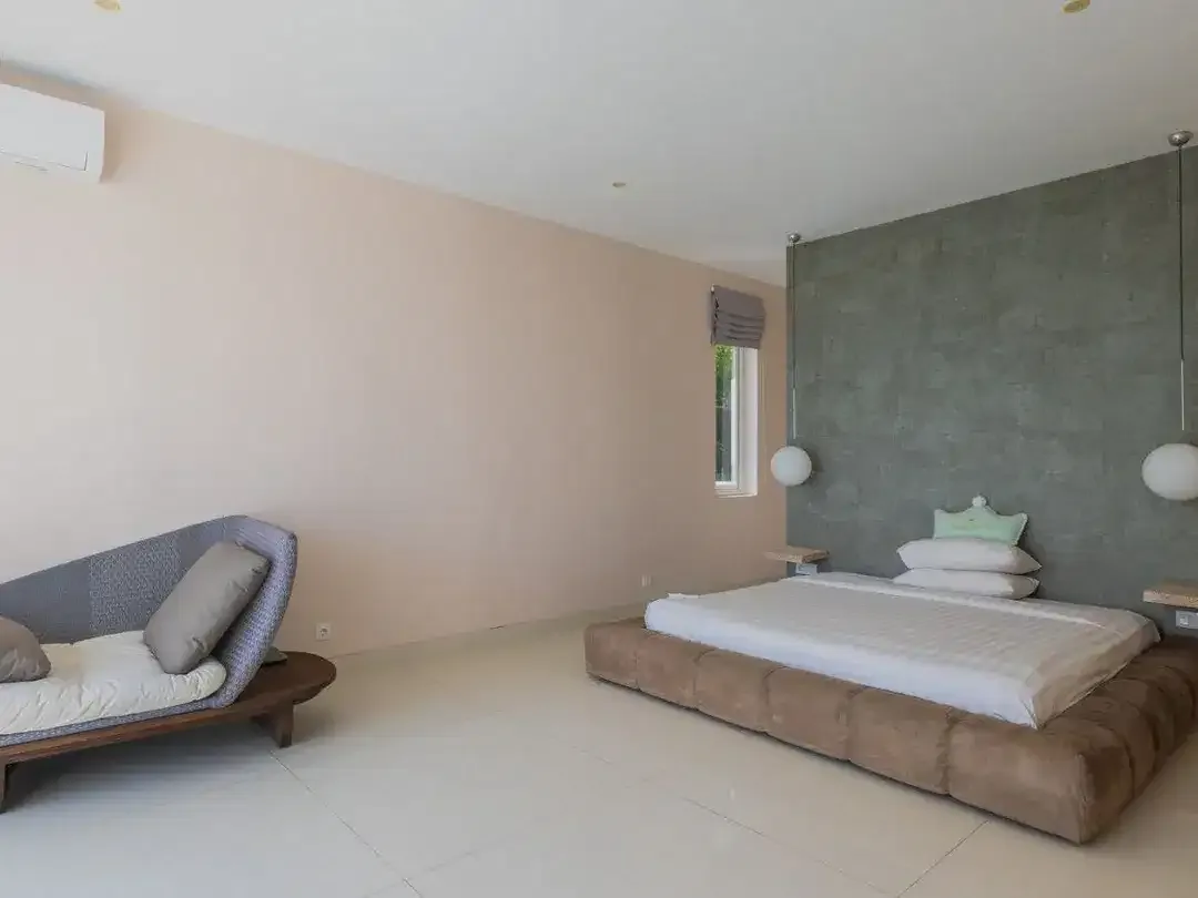 Freehold - Luxurious 4-Bedroom Villa in Ungasan: Modern Elegance and Prime Location - Image 9 of 10