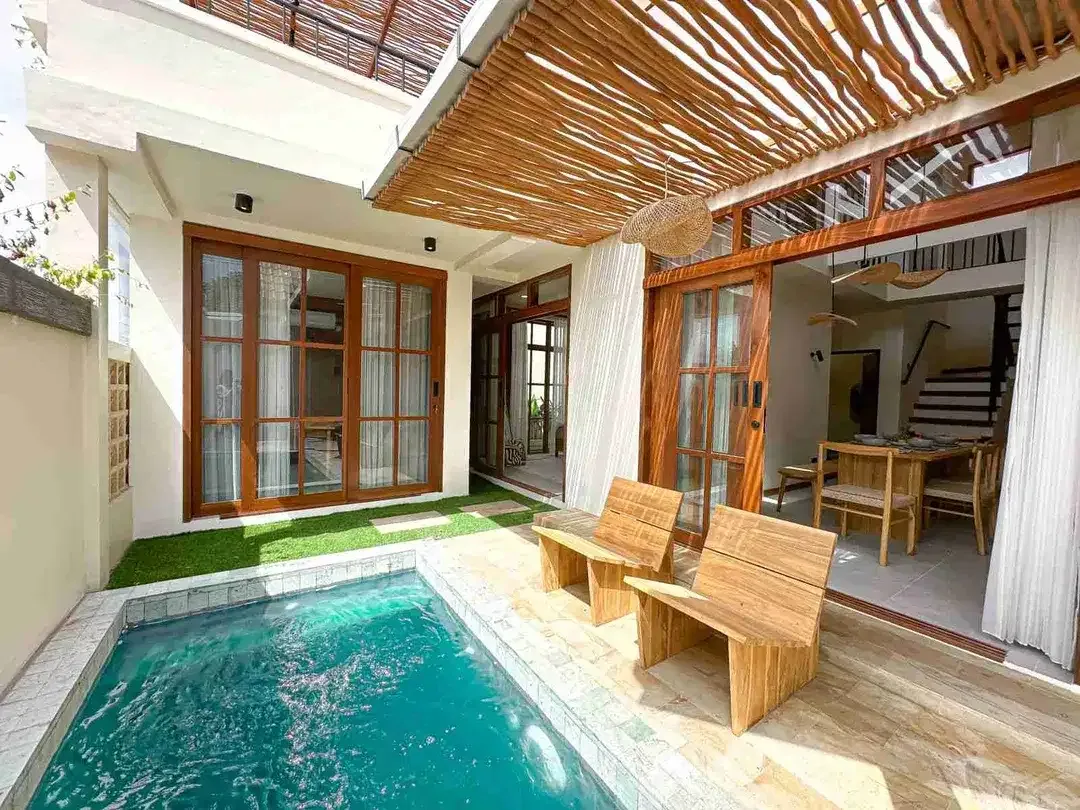 VILLA 3 BEDROOMS FOR RENT IN BALI - Image 1 of 8
