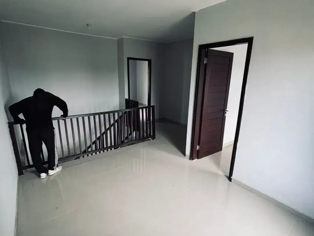 DIJUAL RUMAH 2 LANTAI SIAP HUNI – JIMBARAN, BALI ( RBN / ADT FB / LM ) - Image 6 of 10