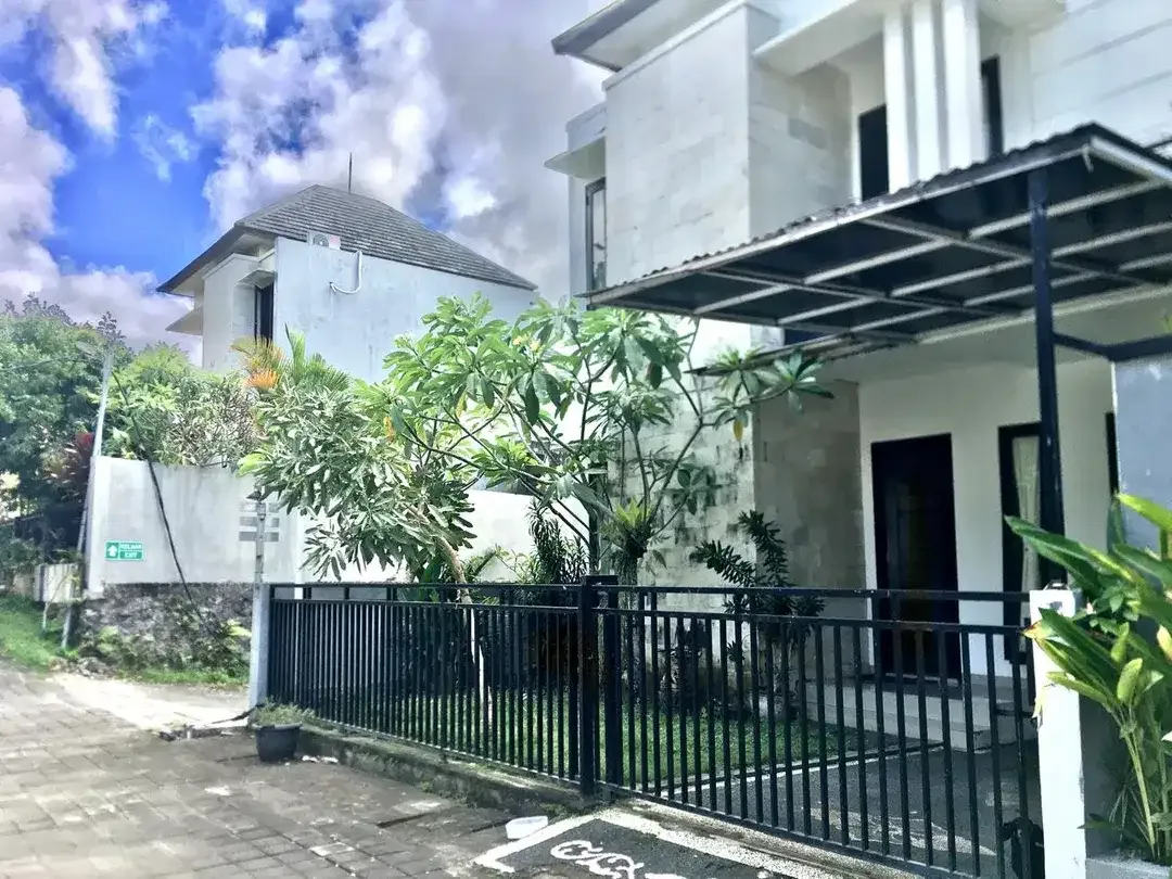 Rumah Hook 3 Kamar Tidur Fully Furnished Dijual di Ungasan, Badung - Image 1 of 9