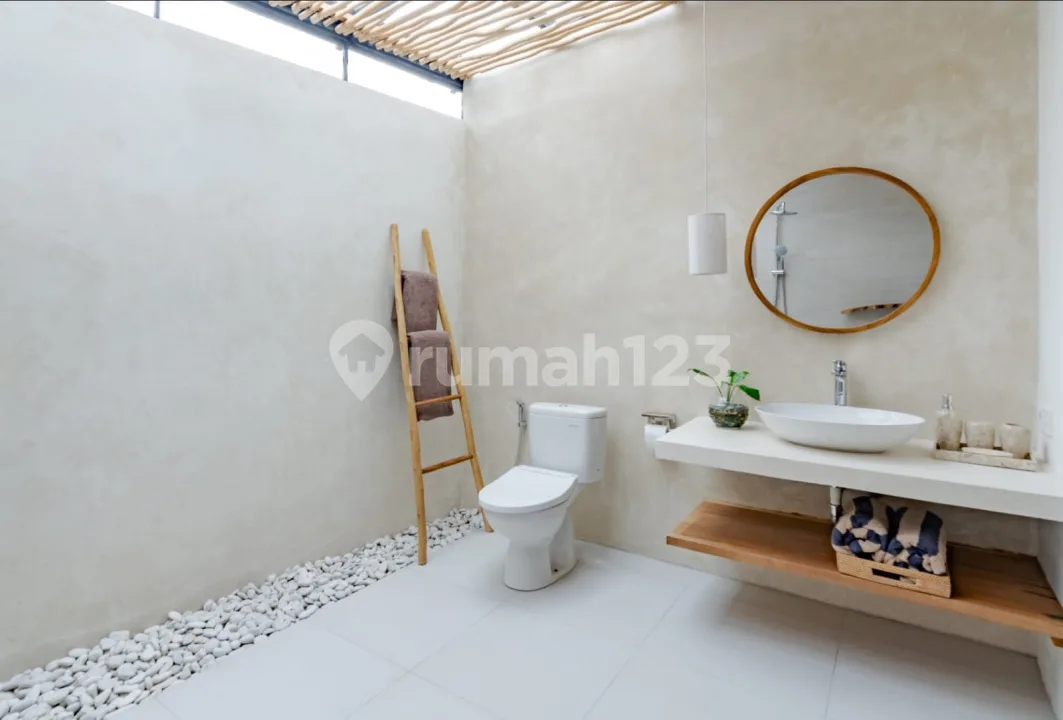 K625 Sewa Villa Berawa Canggu Kuta Badung Bali Dekat Berawa Beach Kerobokan Denpasar Seminyak Tabanan - Image 1 of 3