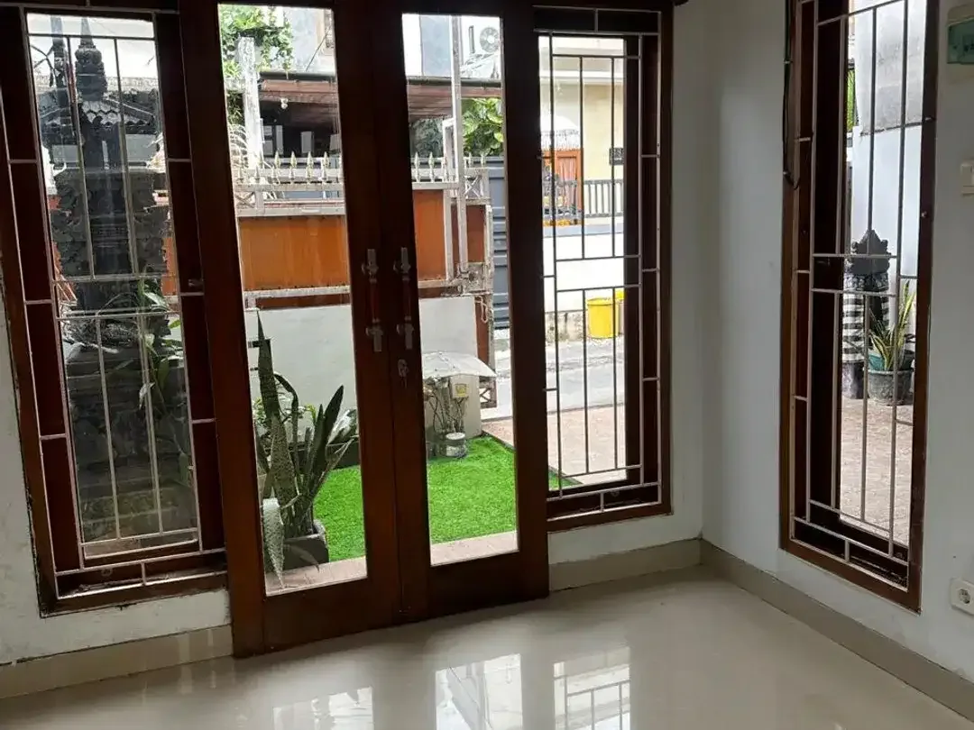 FOR SALE RUMAH MINIMALIS KAWASAN PENDUDUK DAN STARTEGIS DI DENPASAR BARAT - Image 2 of 10