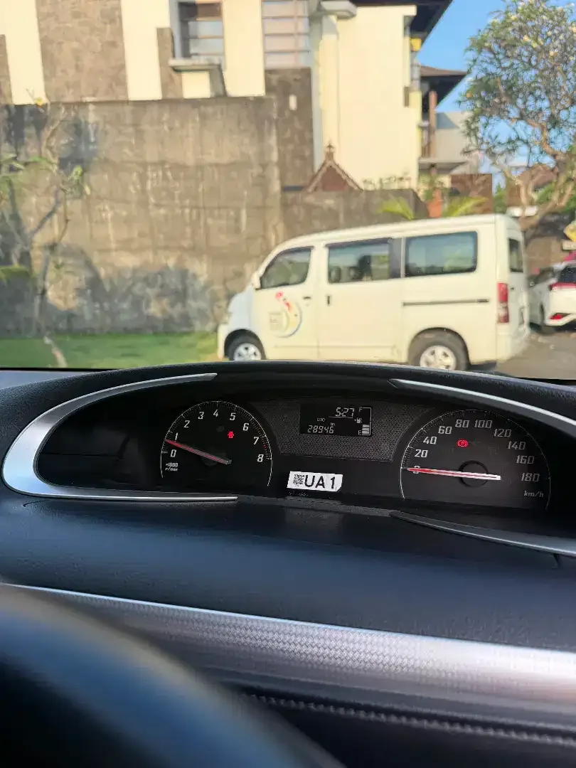 Toyota Sienta V 6MT AsliBali Low KM 20rb istimewa - Image 7 of 8