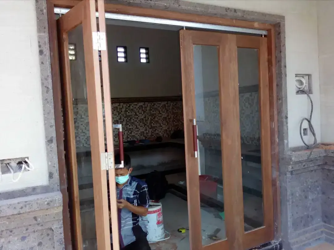Tukang kayu ,pasang pintu jendela,swing,sliding,voulding,pivot. - Image 3 of 6