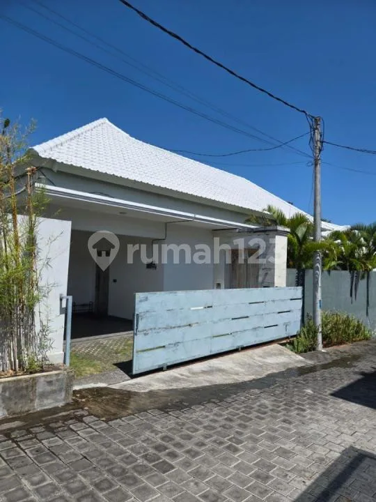 Villa Sewa Murah Dekat Pantai Berawa - 2Br Private Pool - Image 1 of 4