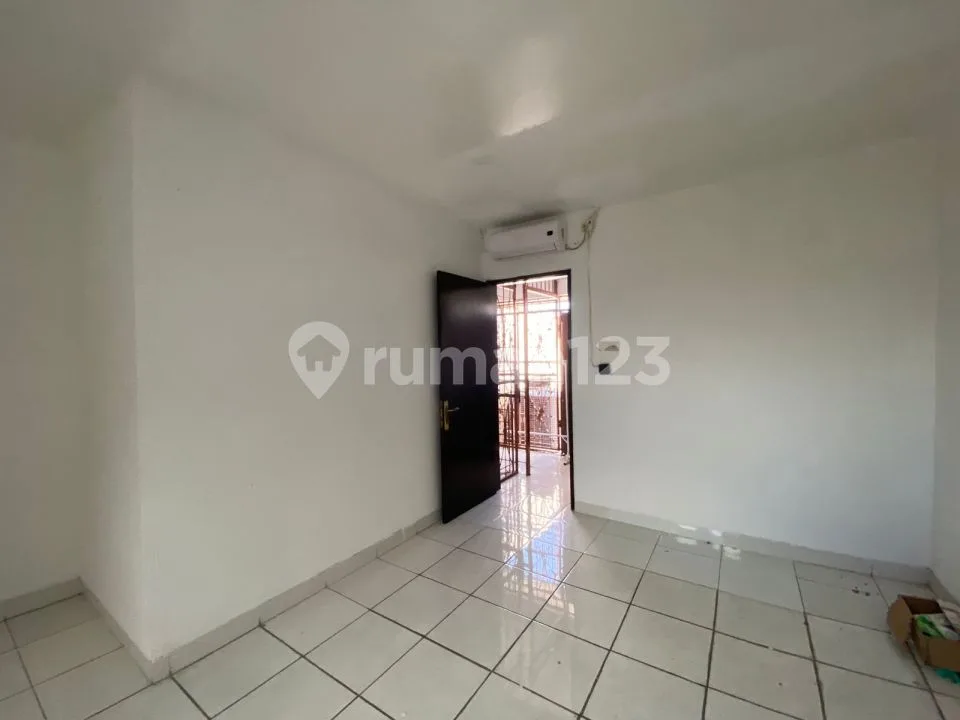 Ruko Siap Huni di Jalan Utama Batukaru Monang Maning Murah Area Komersial Ramai Padat Penduduk - Image 2 of 4