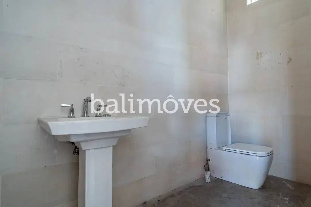 Vila Keluarga Empat Kamar Tidur Modern Dalam Kompleks di Tepi Pantai - Image 2 of 10