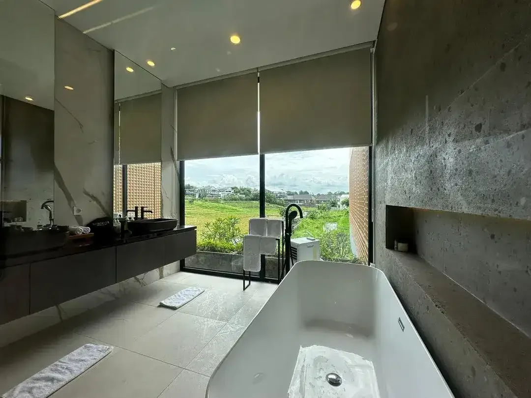 4 BEDROOMS LUXURY BEAUTIFUL RICEFIELD VIEW VILLA LOCATION AT BERAWA CANGGU - Image 5 of 10