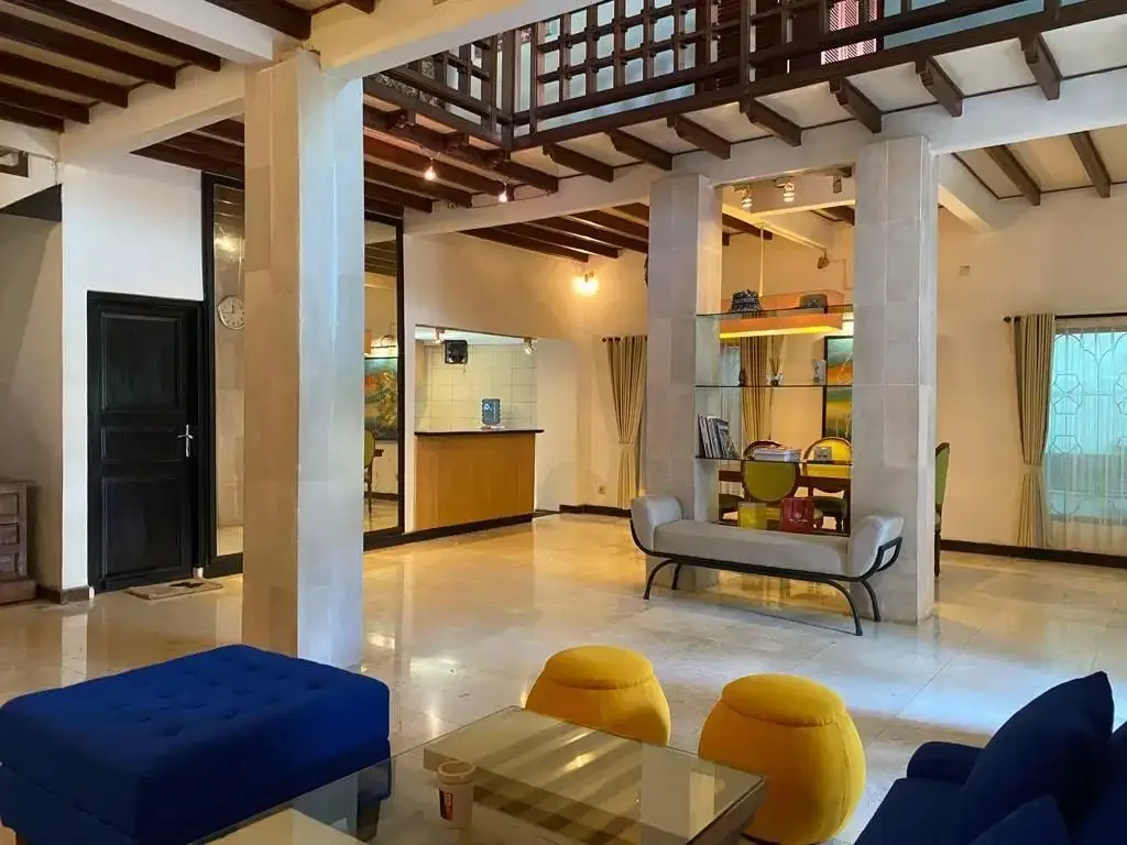 Three-Bedroom Classic House In A Quiet Area - Image 10 of 10