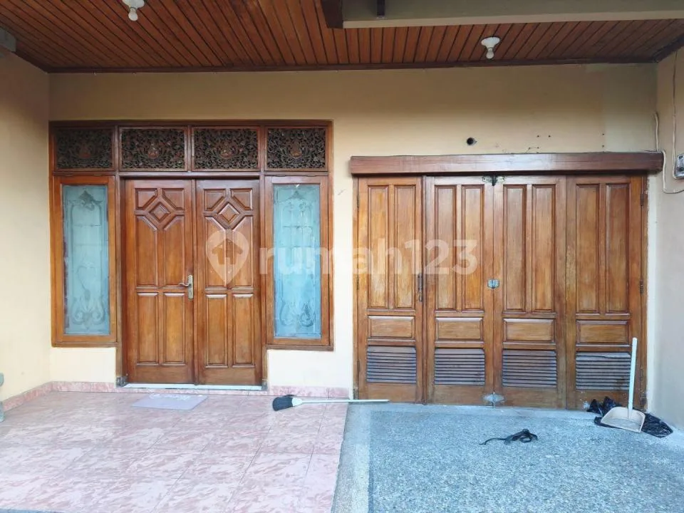 Disewakan Rumah 2 Lantai - Renon, Denpasar - Image 3 of 4
