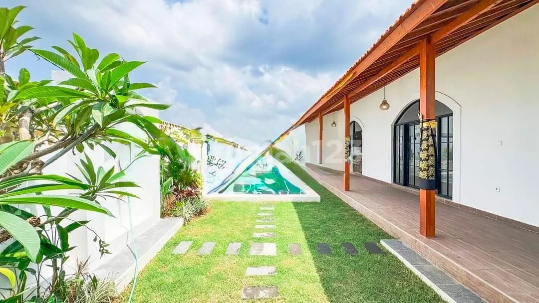 Villa Unfurnished Seseh Area - Image 1 of 4