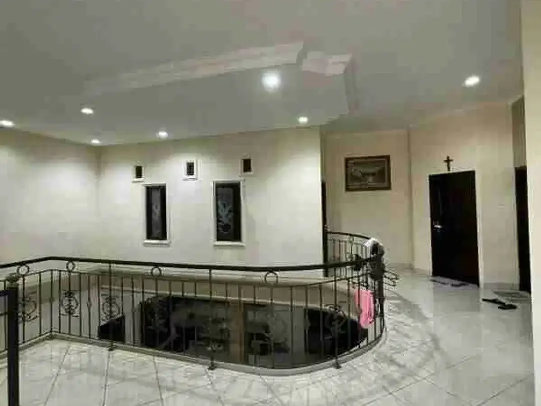 Rumah Megah 2 Lantai Dekat Living World Gatsu Timur - Image 3 of 8