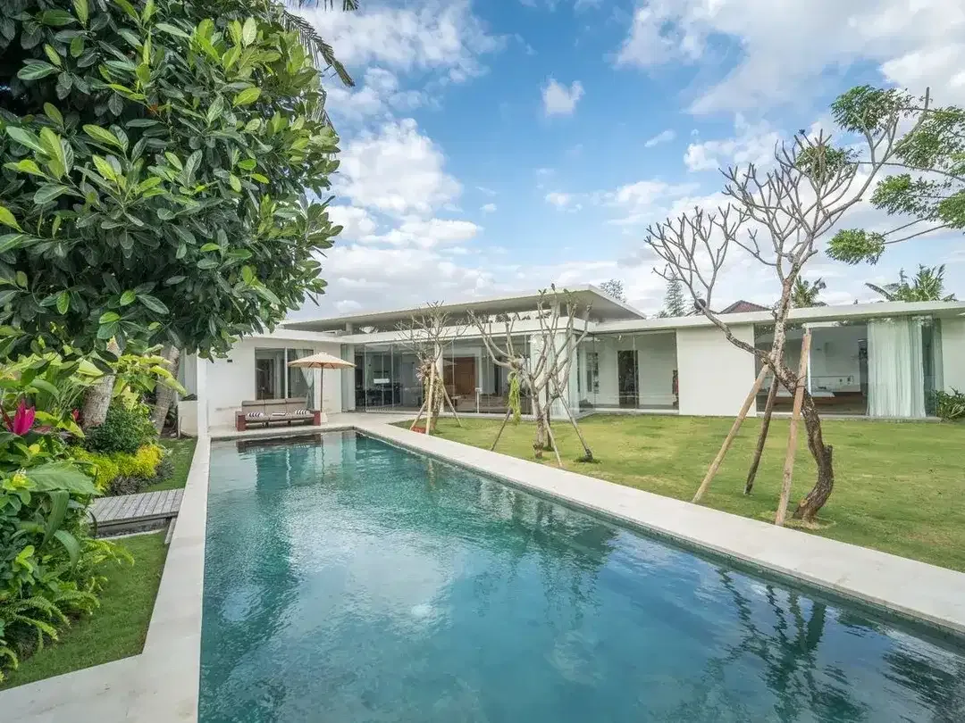 Freehold - Timeless Tropical Villa with Sophisticated Charm in Umalas - Image 6 of 10