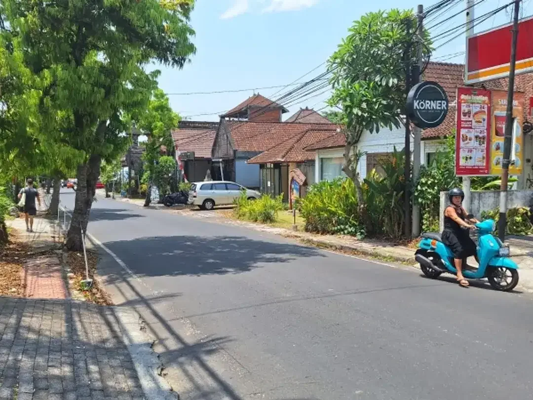 Dijual Cepat Tanah Bonus Bangunan Hotel di Kedewatan Ubud - Image 3 of 10