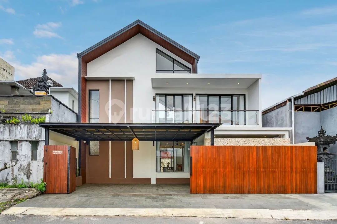 Rumah Style Villa Dekat Canggu dan Dekat ke Pusat Kota - Image 1 of 4