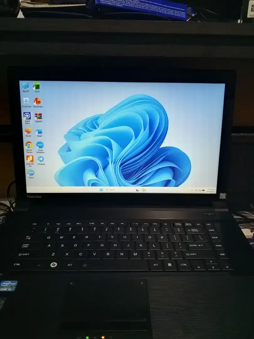 Dijual Laptop Toshiba Dynabook - Image 1 of 4