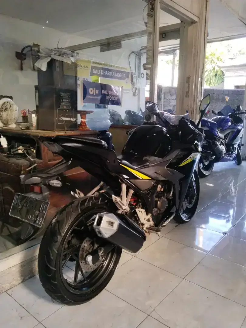 HONDA CBR 150 TAHUN 2017 PAJAK HIDUP SURAT LENGKAP - Image 4 of 7