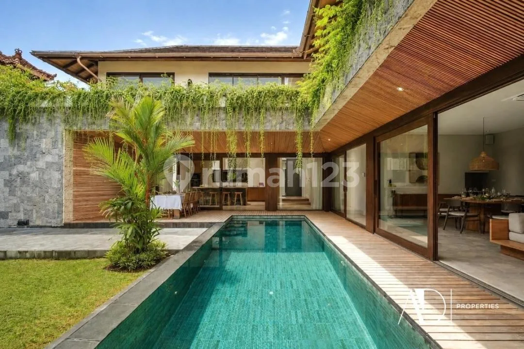Freehold | Modern Villa With Shopfront In Central Canggu - Image 1 of 4