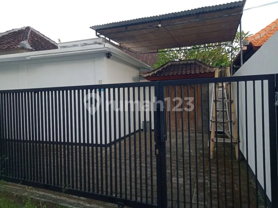 Luxurious Villa Modern Yang Dekat Dari Lingkungan Cafes - Image 2 of 4