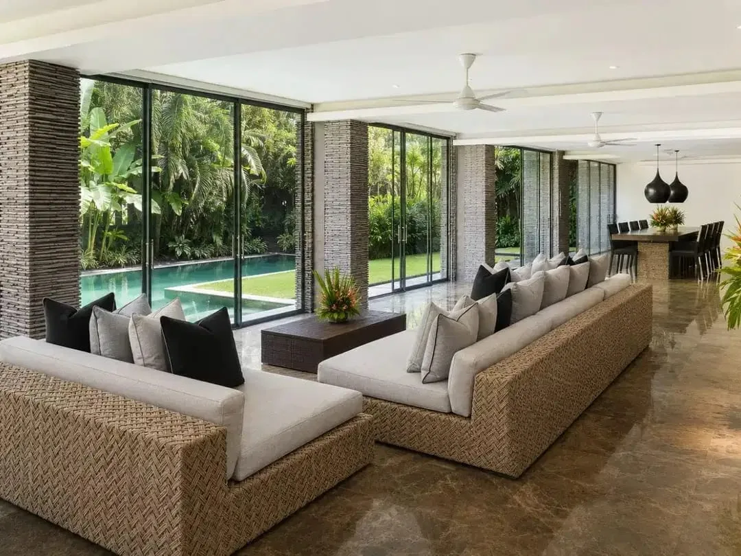 VILLA MEWAH DI PUSAT SEMINYAK FULL FURNISHED - Image 2 of 10