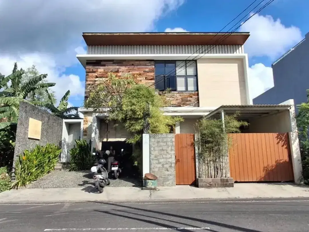 Vila 4 Kamar Tidur + Kantor Dijual, di Seminyak - Image 7 of 9