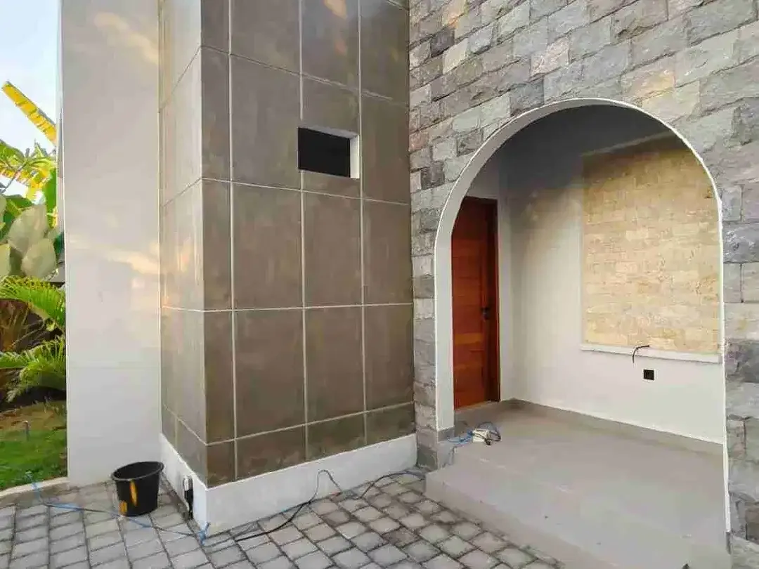 VILLA FULL FURNISH VIEW SAWAH DEKAT PANTAI LOVINA - Image 2 of 10