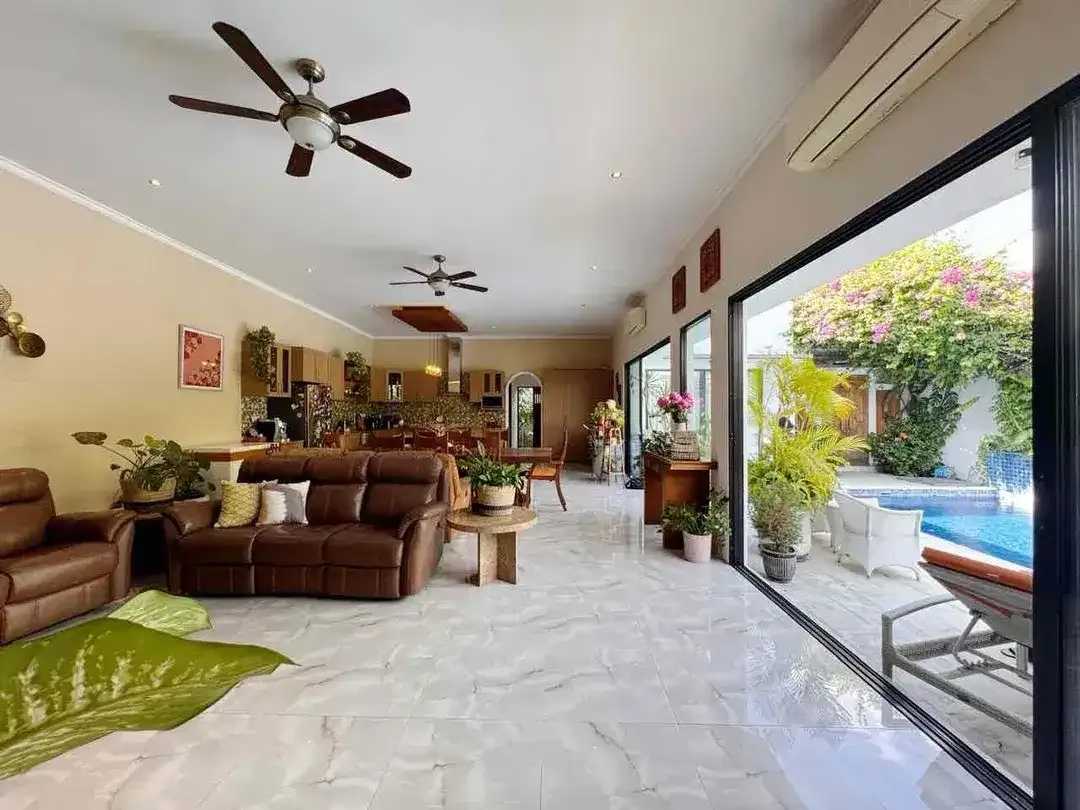 BEAUTIFUL 3 BEDROOMS SINGLE LEVEL AT BERAWA CANGGU - Image 6 of 10
